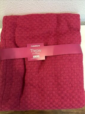 Crate&Barrel Basketweave Throw - Raspberry